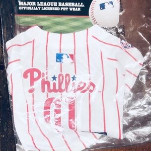 Small Phillies cat jersey